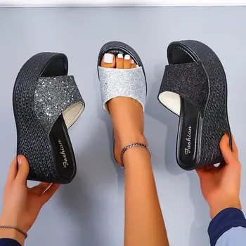 2022 Летние женские тапочки на каблуке Дамские противоскользящие сандалии для вечеринок Мода Дамы Большой размер 34-43